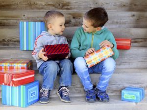 Как выбрать подарок ребенку