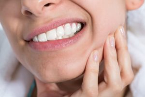 Протезирование зубов: как восстановить улыбку без риска осложнений