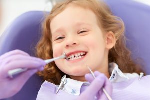 Почему нужно лечить молочные зубы?