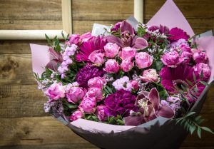 Цветы - универсальный подарок для больших и маленьких праздников