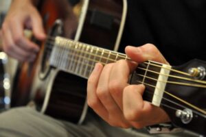 Игра на гитаре: учимся сами