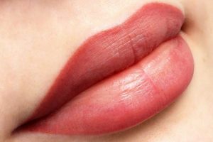 Перманентный макияж губ: красота без усилий