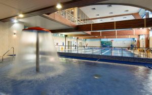 Занятия для детей в бассейне в клубе СВ Фитнес: почему стоит ходить и какие преимущества можно получить