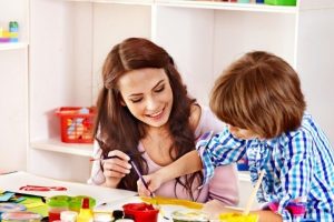 Как выбрать няню для ребенка: советы и рекомендации