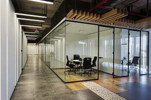 Значение и важность использования офисных перегородок для оптимизации рабочего пространства