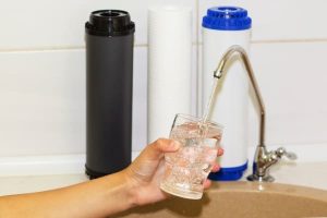 Фильтрация воды и экономия здоровья: важность использования фильтров и систем очистки