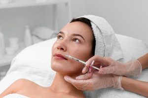 Основные методы и техники инъекционной косметологии: анализ различных видов процедур и их воздействие на кожу