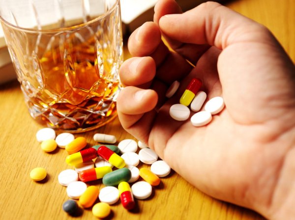 Можно ли употреблять алкоголь во время приема антибиотиков