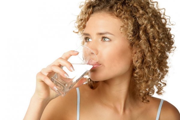 Полезно ли пить много воды
