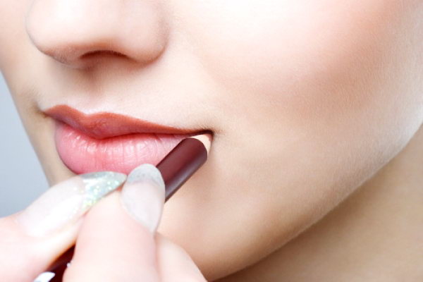 Корректирующий макияж для губ