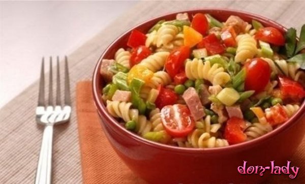  Итальянский салат с ветчиной, сыром и овощами 