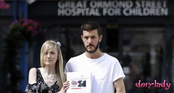 Родители хотят забрать Чарли Гарда из больницы, чтобы он умер дома