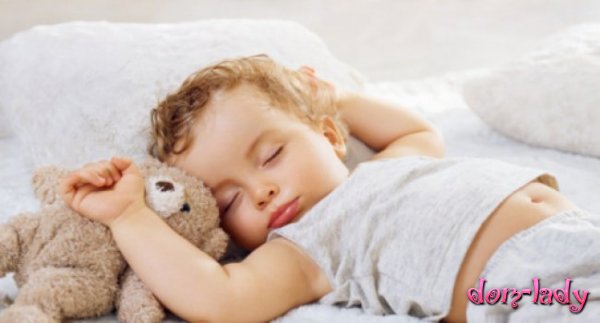 Почему даже маленьких детей нужно укладывать спать отдельно?