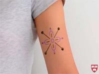 Татуировка необычными чернилами заменит сдачу анализов в поликлинике