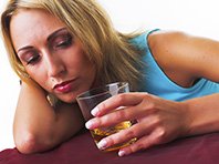 Употребление спиртного может вылиться в серьезные проблемы с кожей