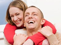 Чтобы укрепить романтические отношения, нужно почаще смеяться вместе с партнером, уверены эксперты