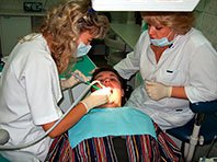 Эксперты научили зубы самостоятельно бороться с кариесом