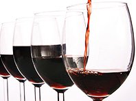 Красное вино защищает сосуды от негативных последствий курения