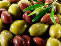 Медики призывают обязательно включать оливки в рацион