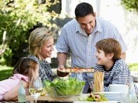 Рацион питания ребенка зависит от того, как питаются его родители