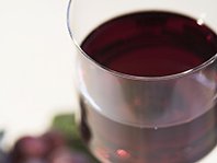 Компонент красного вина способен восстановить гормональный баланс