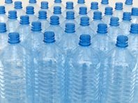 Исследователи сделали неприятное открытие - пластик в бутылках с питьевой водой