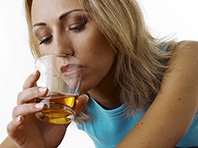 Ученые рассказали, почему женщинам стоит отказаться от алкоголя