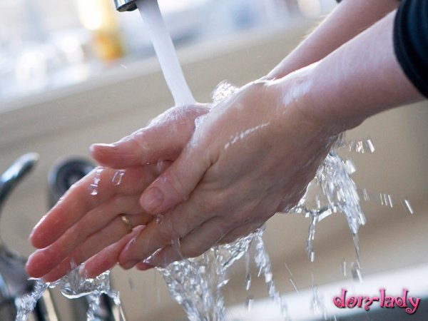 Частое мытье рук и уборка в доме могут защитить от вредных веществ, говорит эксперимент