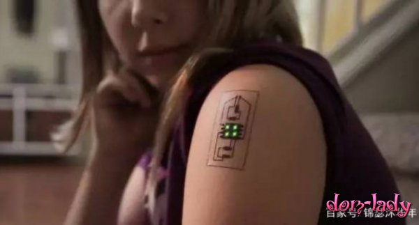 Китайские ученые создали устройство в виде искусственной кожи для мониторинга состояния здоровья