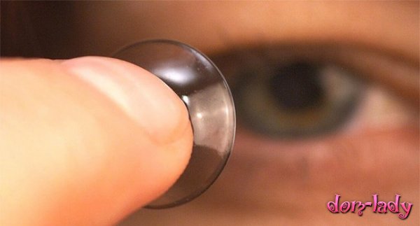 Врачи предупредили пользователей контактных линз о риске слепоты