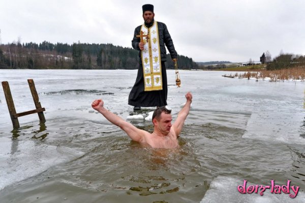 Крещение в 2019 году в России, когда нужно купаться в проруби, зачем нужно нырять в прорубь 