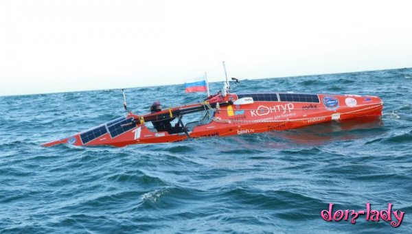Лодка Федора Конюхова попала в многодневный шторм