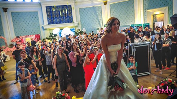 В Тбилиси открылся большой свадебный фестиваль