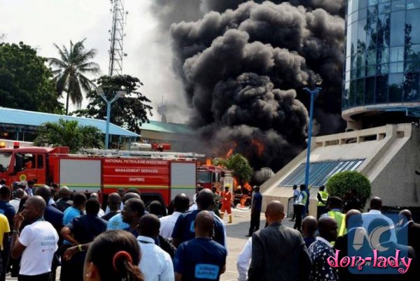 Не менее 30 человек погибли в Нигерии в результате возгорания бензовоза