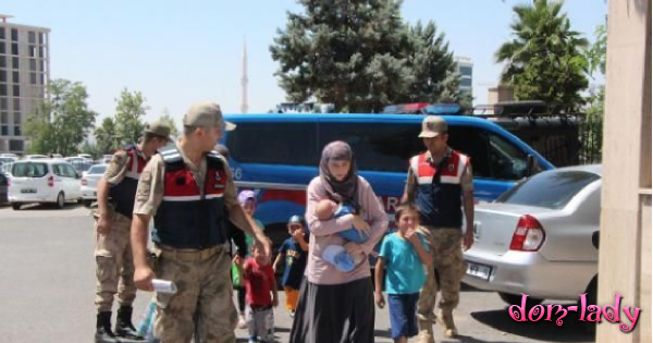В Турции во время попытки пересечь границу задержали двух россиянок с девятью детьми