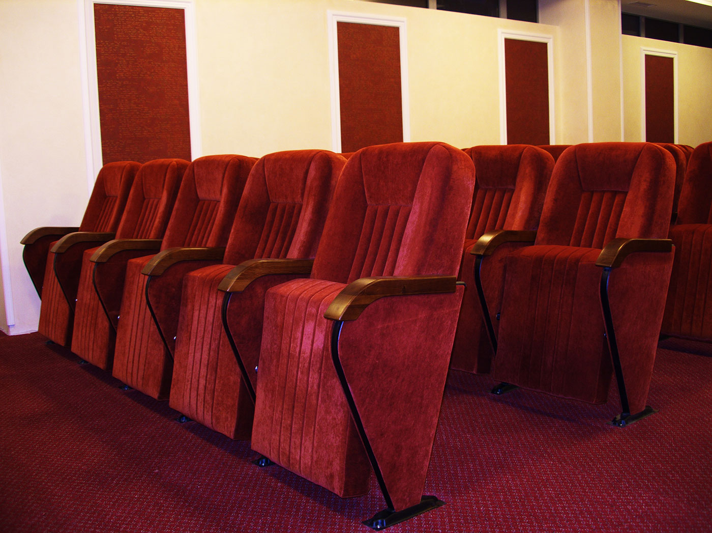 кресла для кинотеатров от производителя
