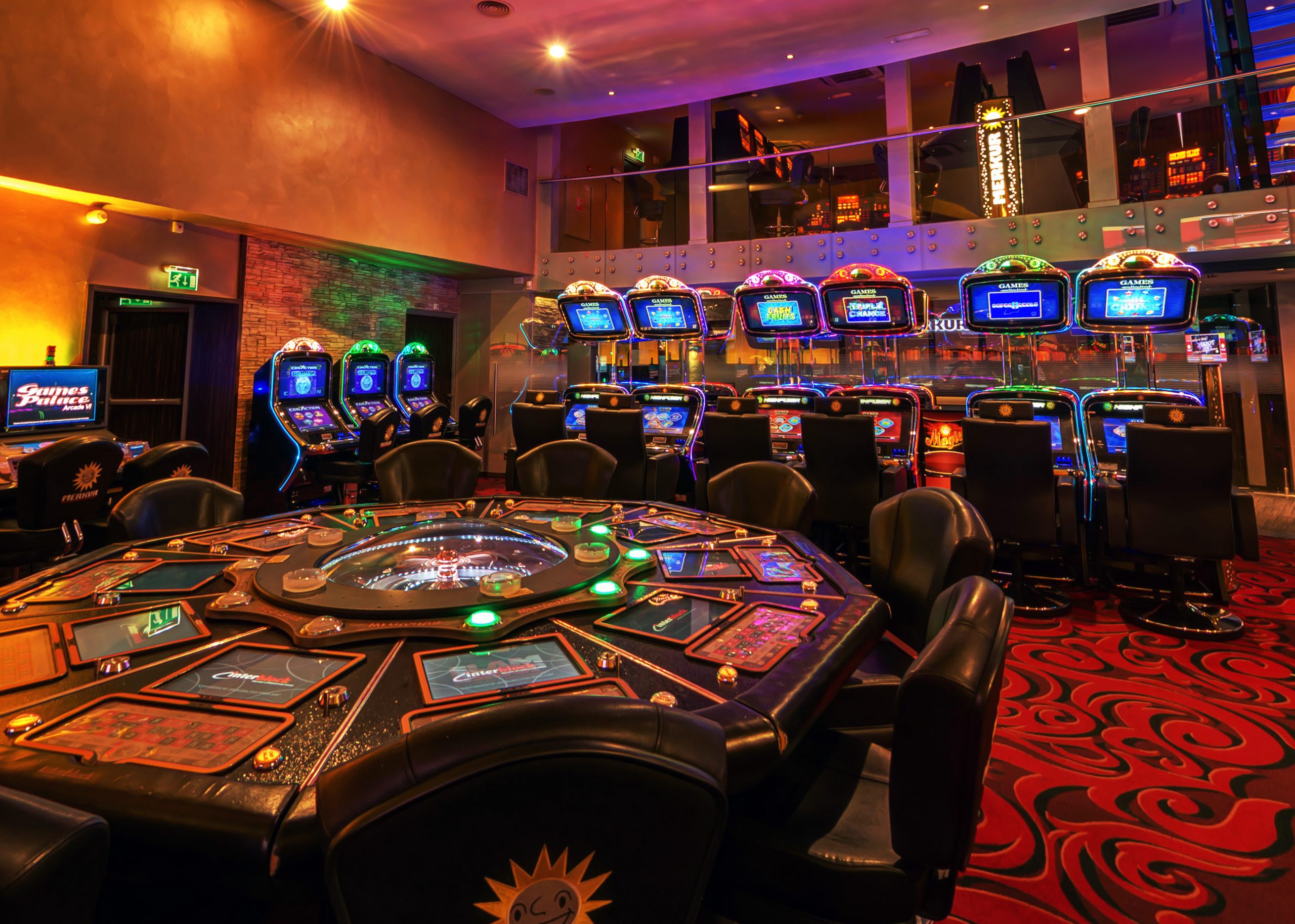 Игровой зал 777. Джет казино игровые автоматы. Зал казино. Игорный зал казино. Казино биржа.