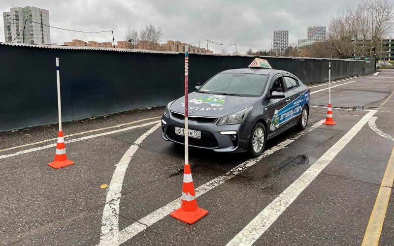 
            Автошколам предложили ввести восемь новых упражнений на площадке
        