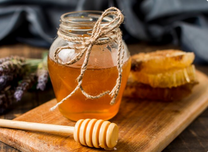 Мёд в подарок: почему это лучший выбор для любых случаев