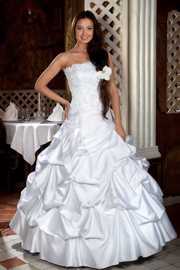 Свадебное платье в стиле А-силуэт (Принцесса)