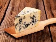 Сыр с плесенью и горох защитят от рака печени