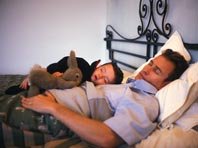 Врачи категорически запрещают родителям спать вместе с детьми