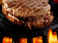 Жареное мясо опасно для здоровья, предупреждают эксперты