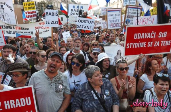 В Чехии проходит крупнейшая за 30 лет акция протеста